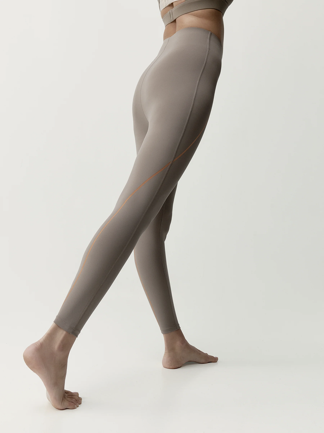 BLY1SPO00166PYW_Taupe_2.png