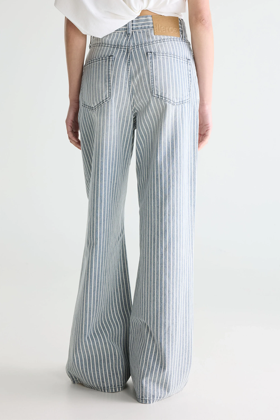 BSE1JEA00012CTW_STRIPE+A_2.png