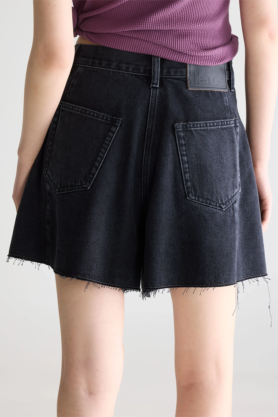 BSE1SHO00000CTW_USED+BLACK_2.png