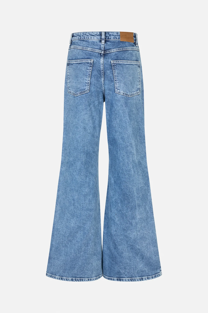 BUP1JEA00007OCW_Light+Denim+Wash_3.png