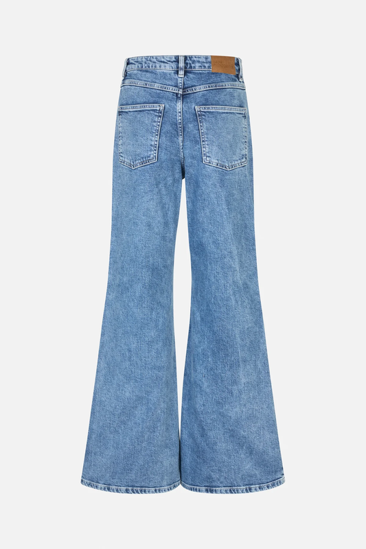BUP1JEA00007OCW_Light+Denim+Wash_3.png