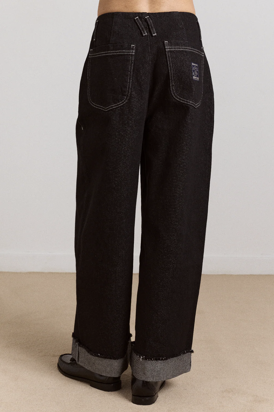 DAM1JEA00000CTW_Black_2.png