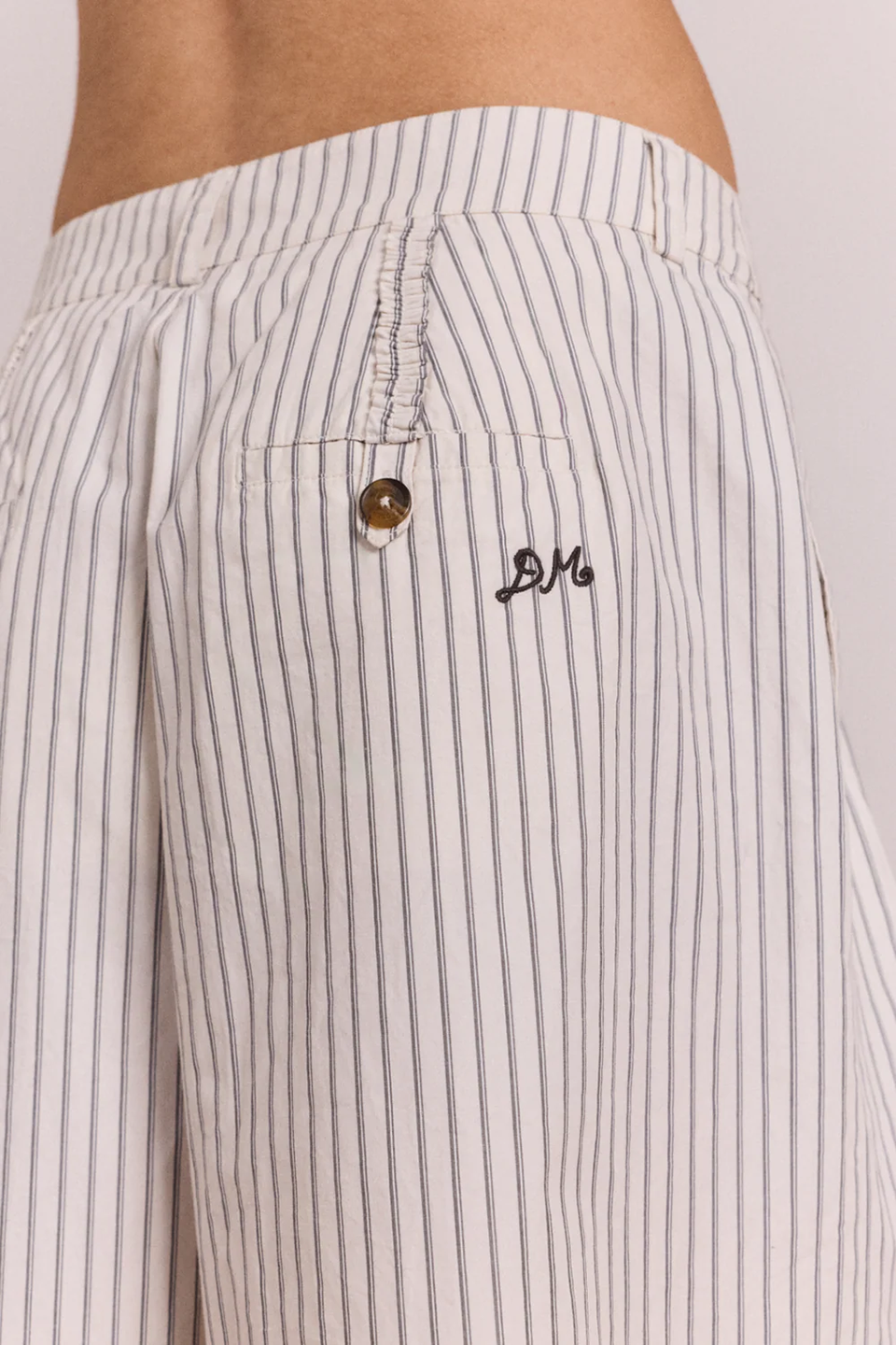 DAM1SHO00000CTW_Stripe_3.png