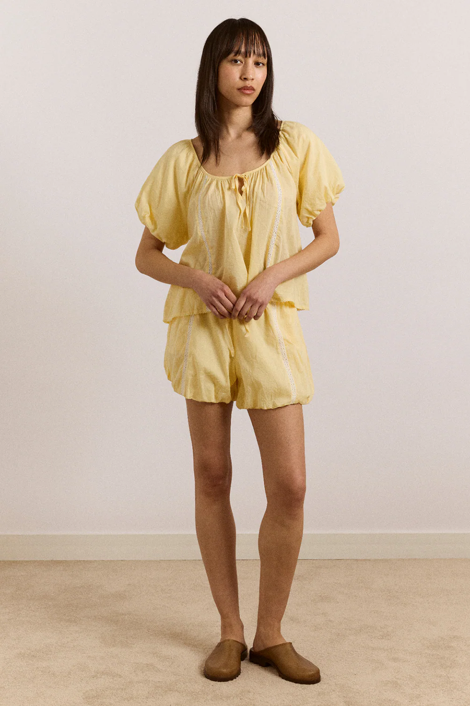 DAM1SHO00002CTW_BUTTER_1.png