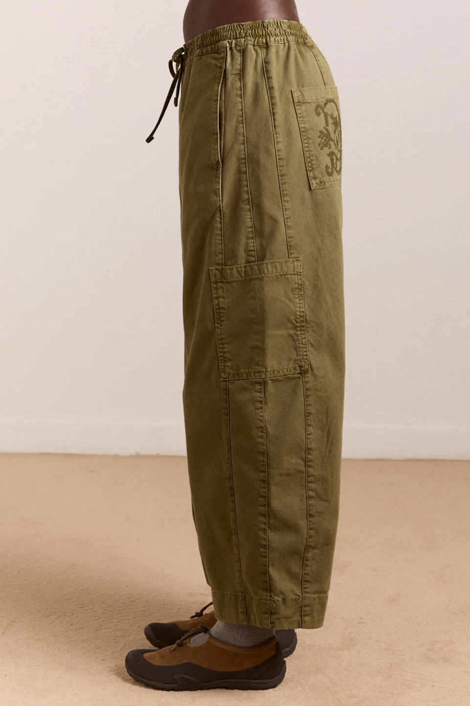 DAM1TRO24134OCW_Olive_2.png
