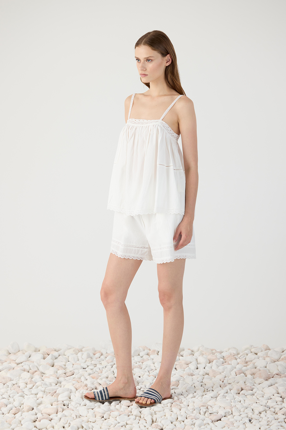 ELH1SHO03583CTW_White_3.png