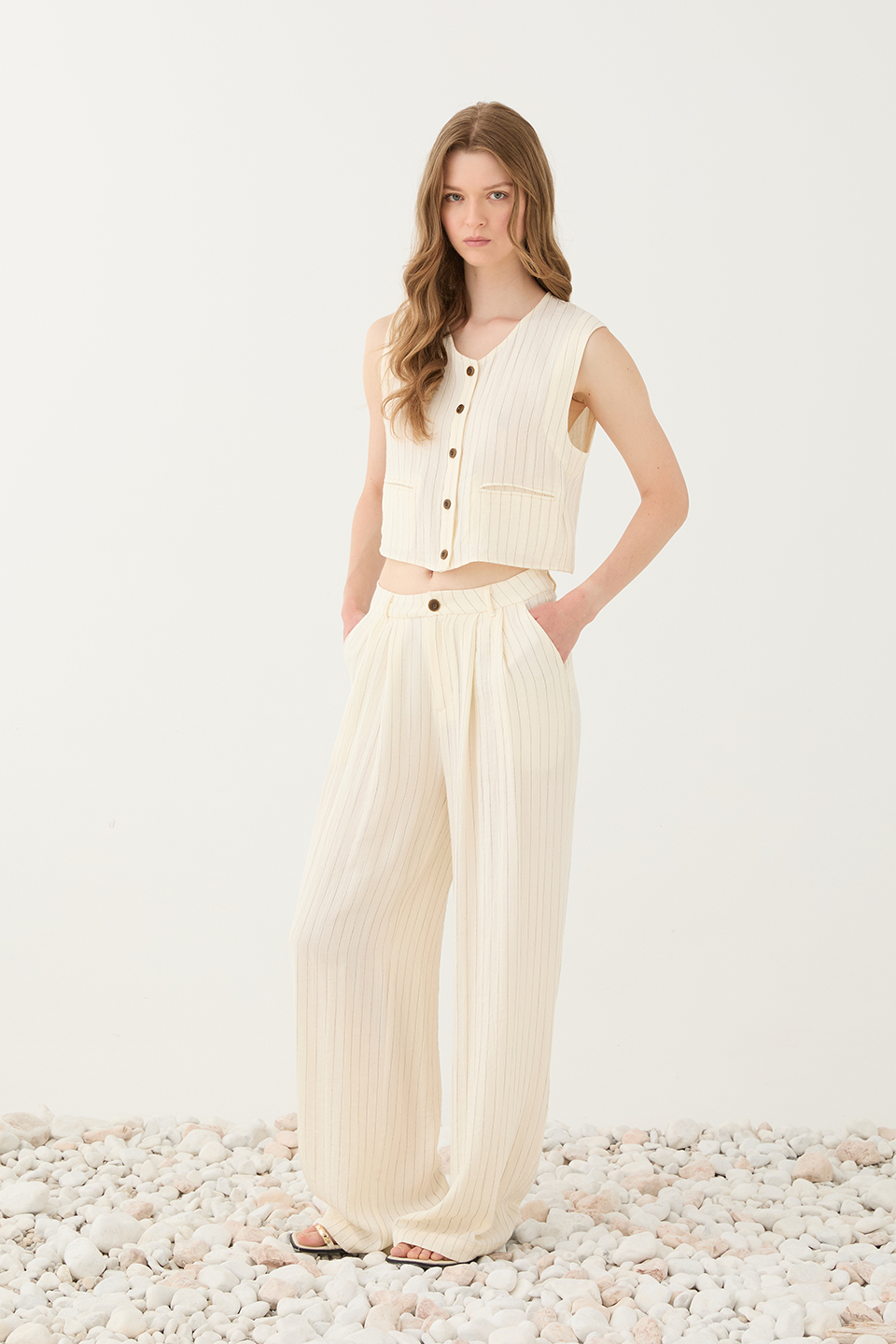 ELH1TOP00000PYW_White+Cream_3.png
