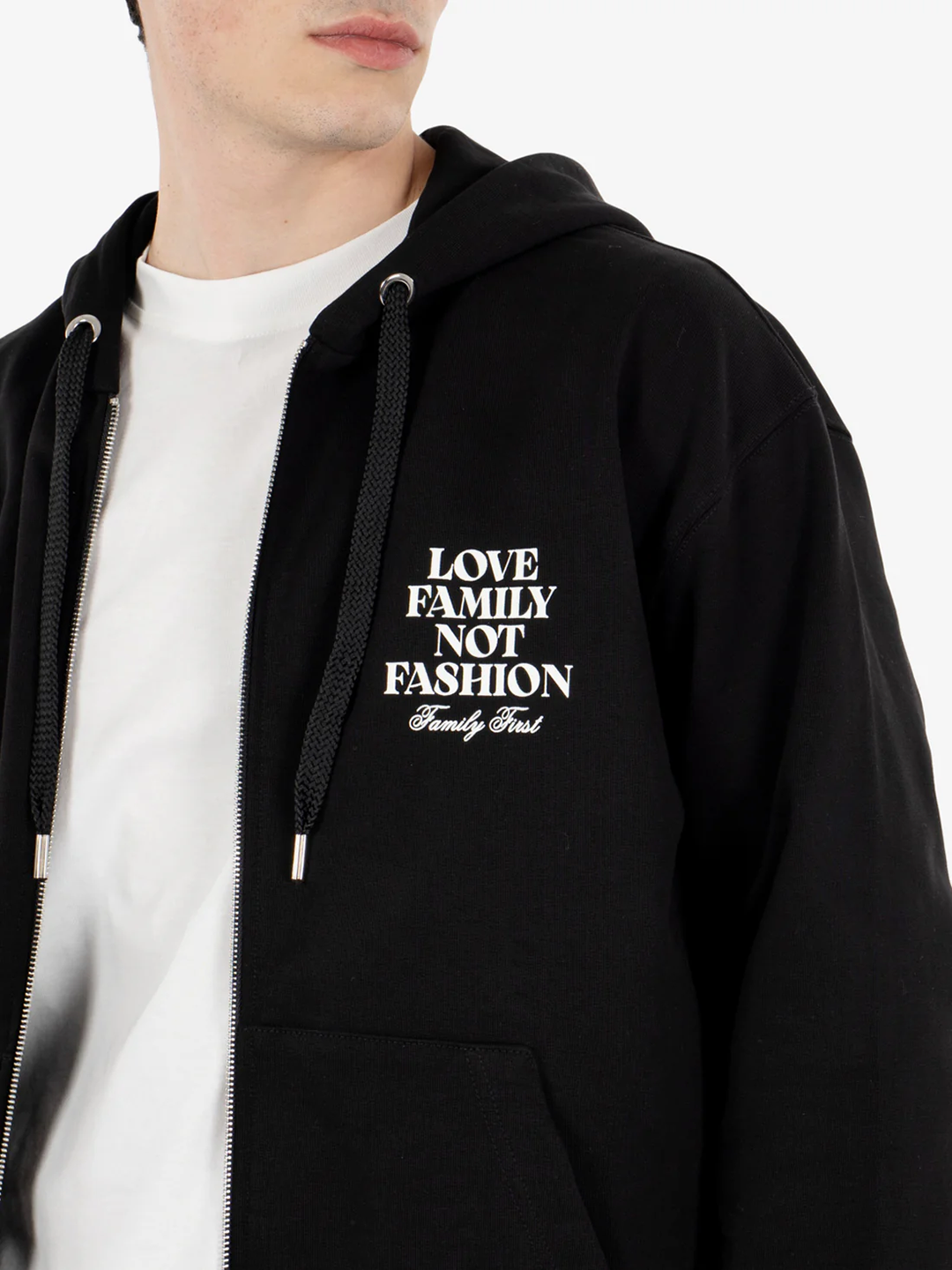 FAM1SWE01590CTM_BK_2.png