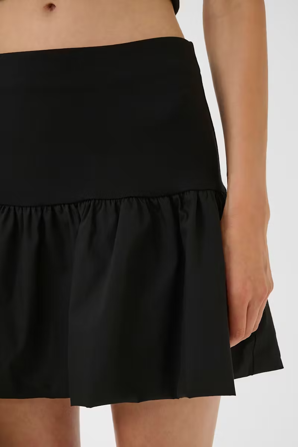 GES1SKI03796CTW_Black_1.png