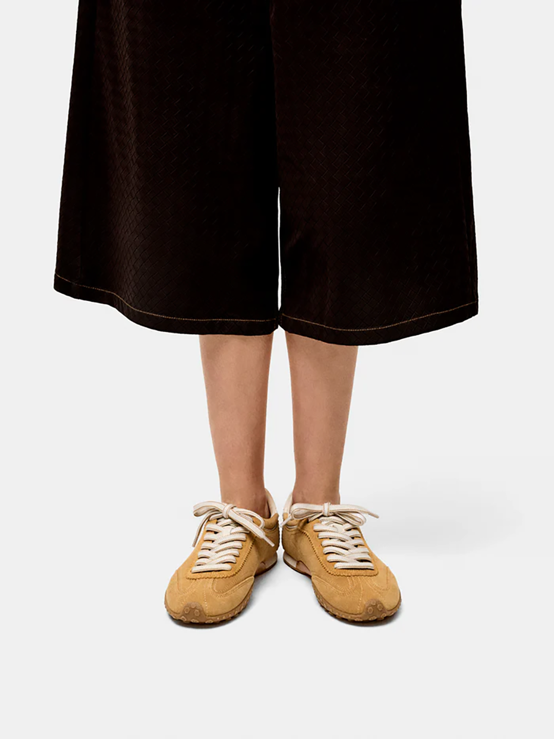 HFFCCAL00001LEU_CAMEL_5.png
