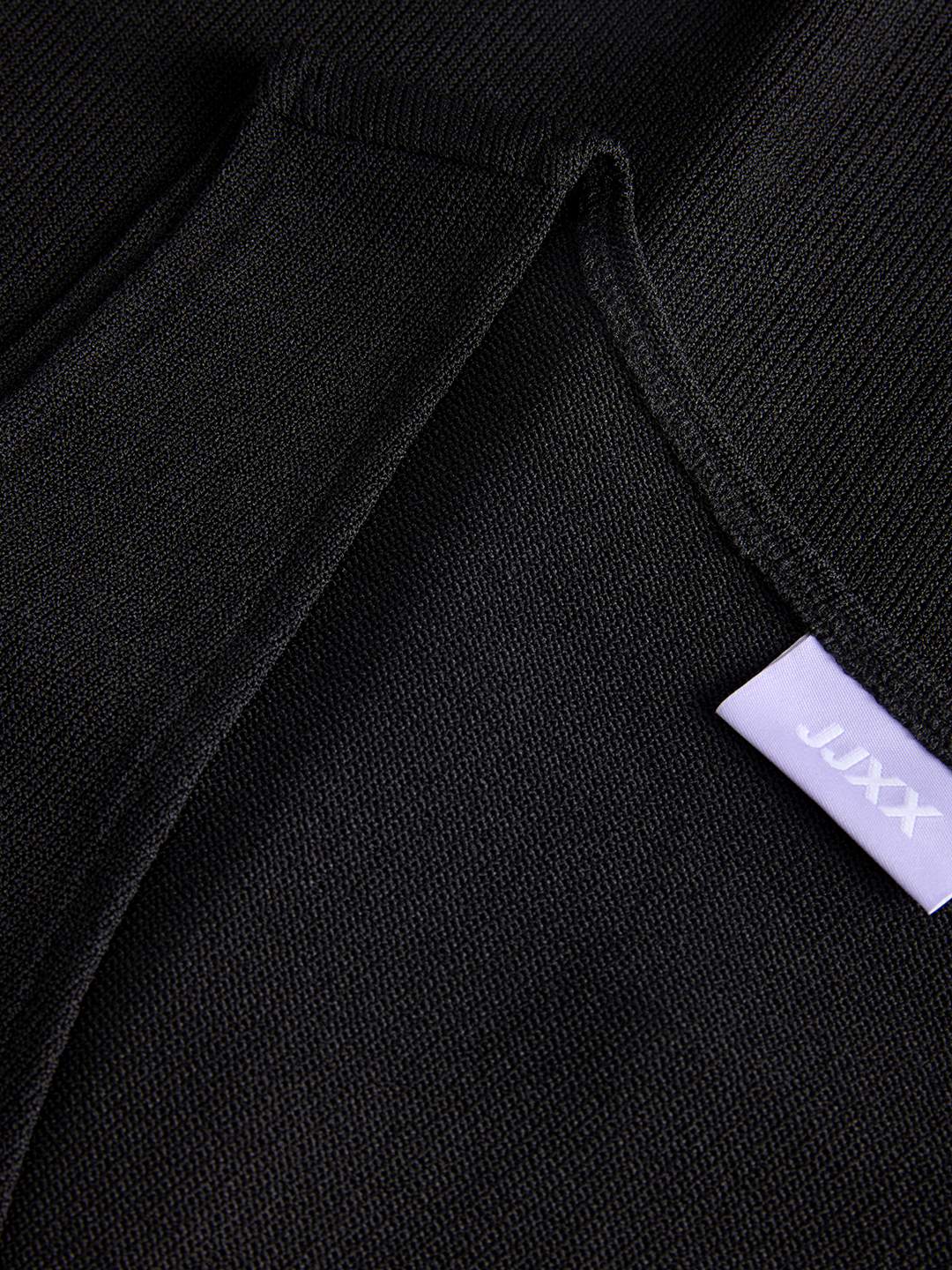 JJX1CJK00009PYW_Black_4.png