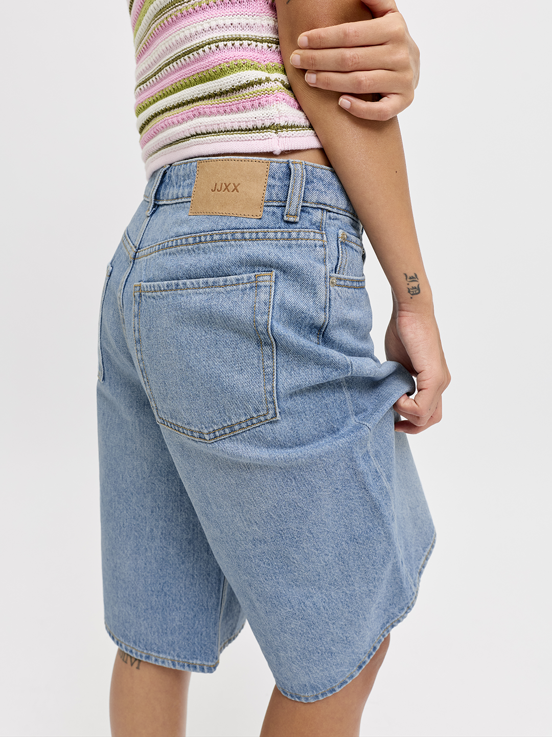 JJX1SHO00008CTW_Medium+Blue+Denim_3.png