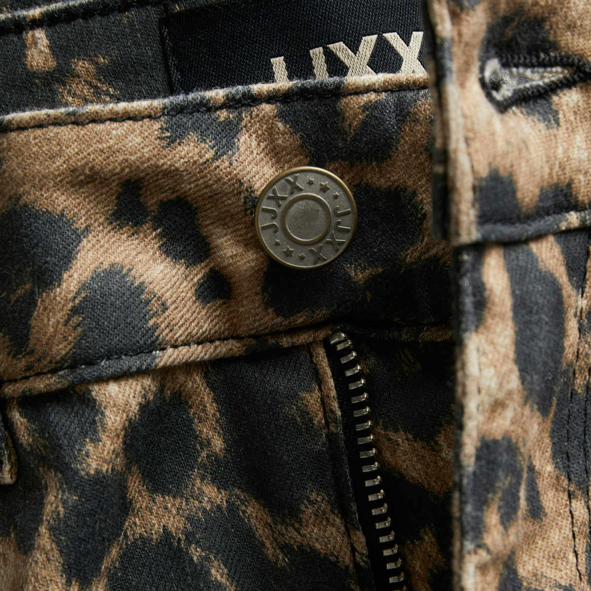 JJX1TRO00004CTW_Animal print_5.jpeg