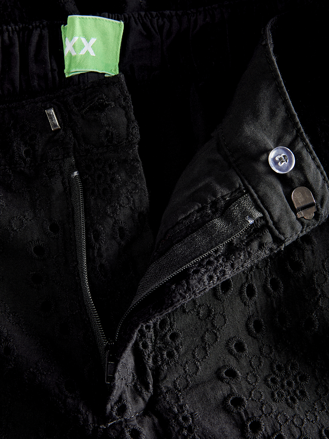 JJX1TRO00013CTW_Black_3.png