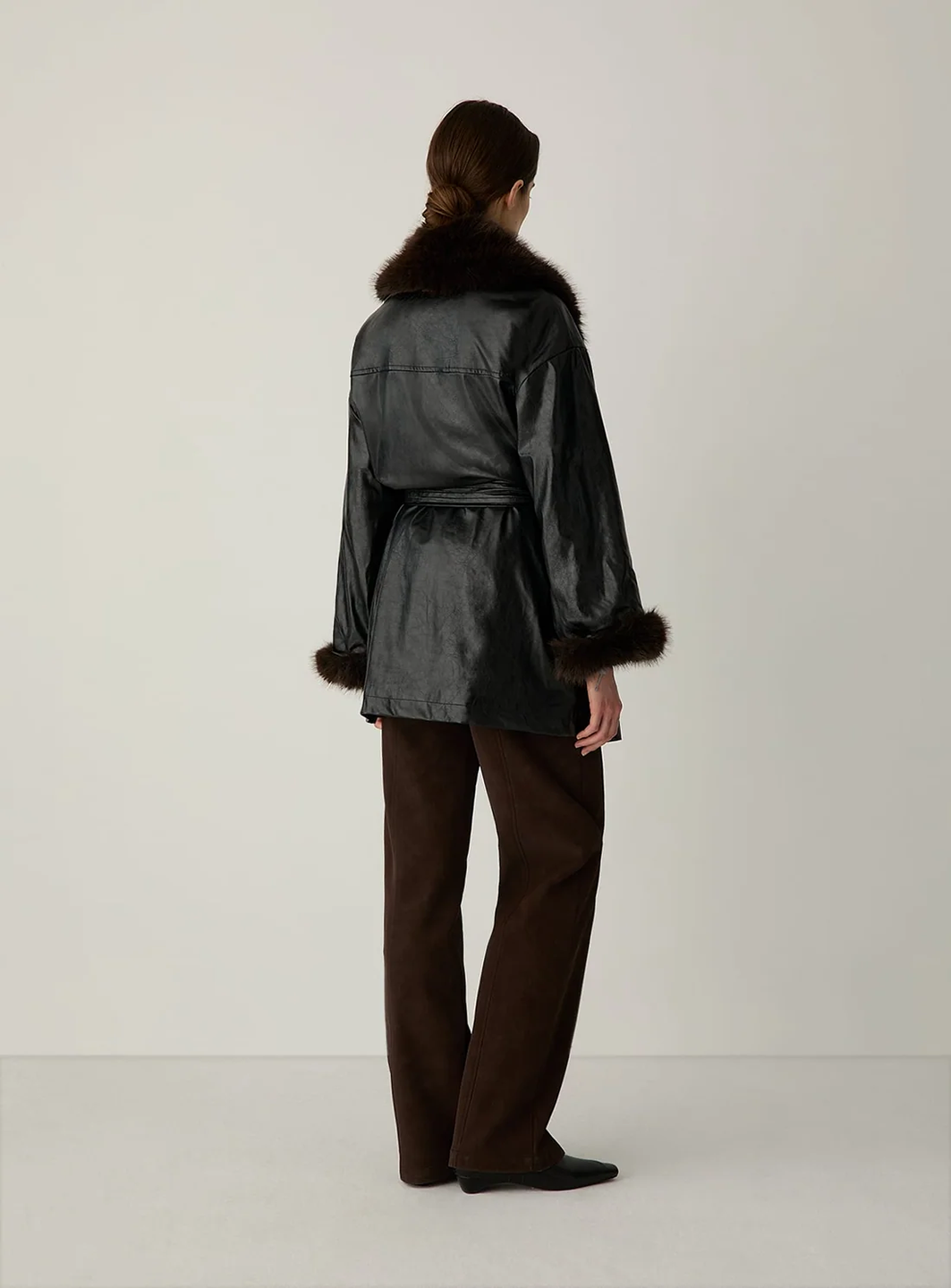 LAA1CJK21565PHW_Black_1.png