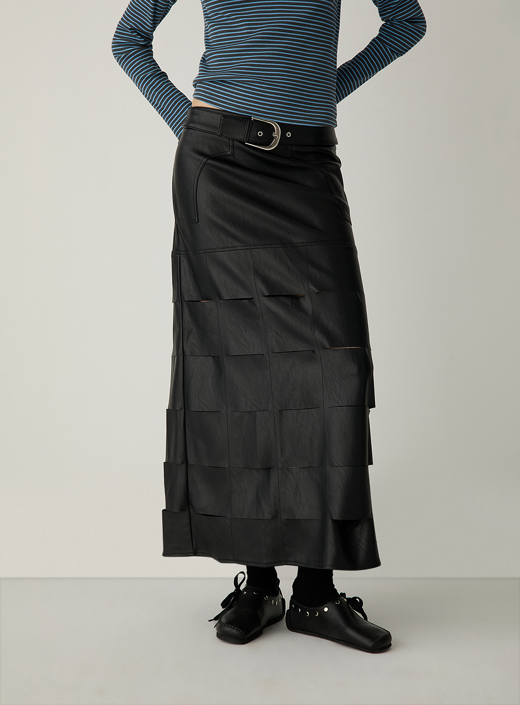 LAA1SKI21509PHW_Black_5.png