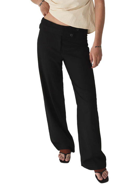 LAA1TRO00010VSW_Black_0.png