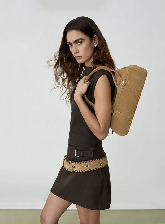 LAA3BAG00003LEW_CAMEL_1.png