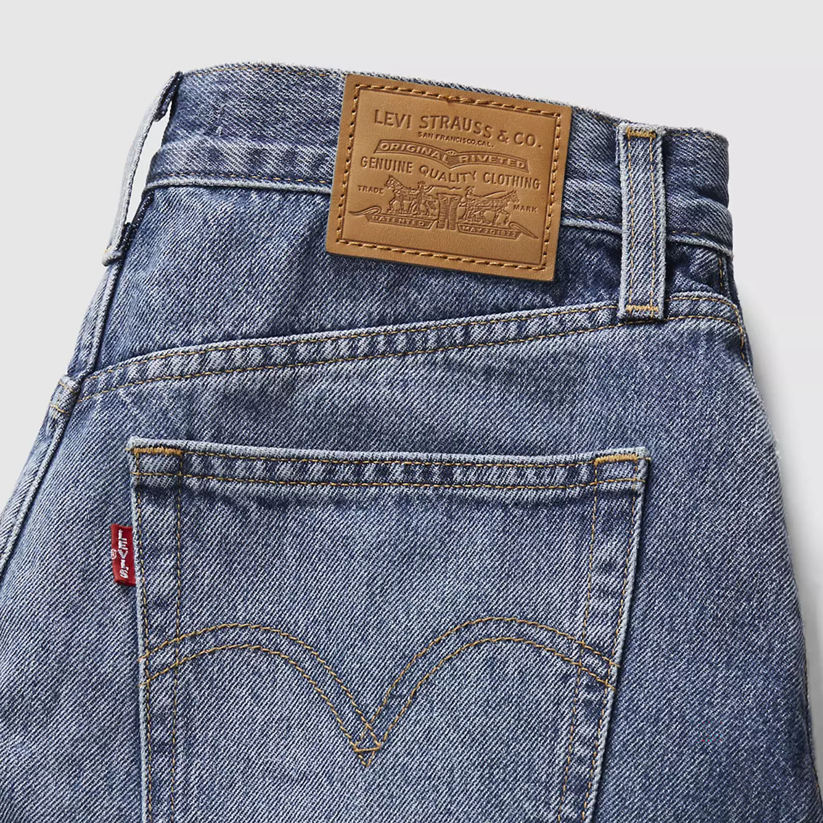 LEV1JEA22779CTW_Worn+Memory+Short_5.png