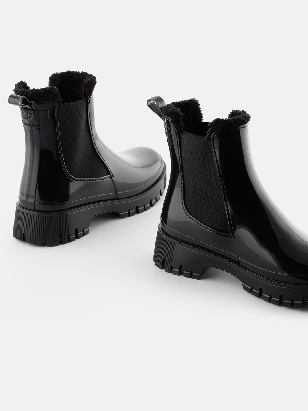 LJYCCAL00001VNW_Black_3.png