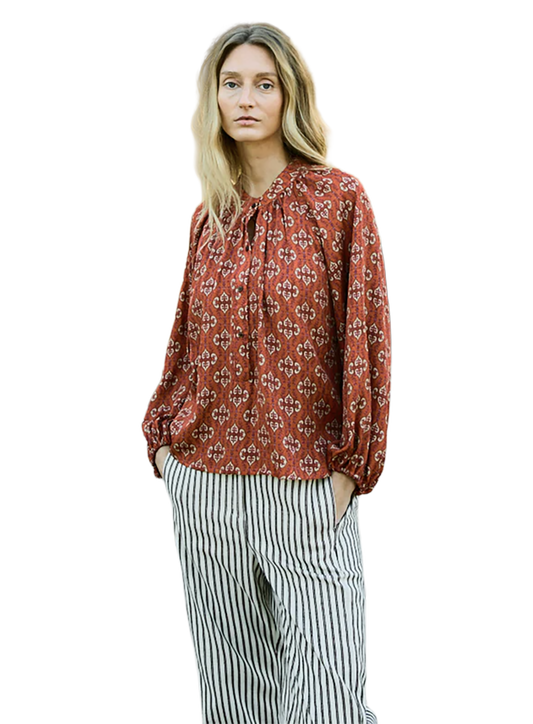 MGN1TOP00000OFW_Red+Tapestry_0.png