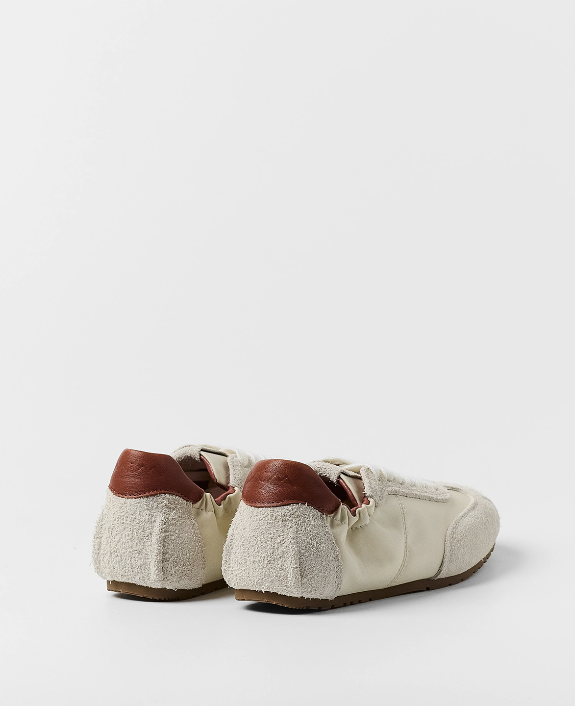 MIMCCAL03997LTW_Off+White_3.png