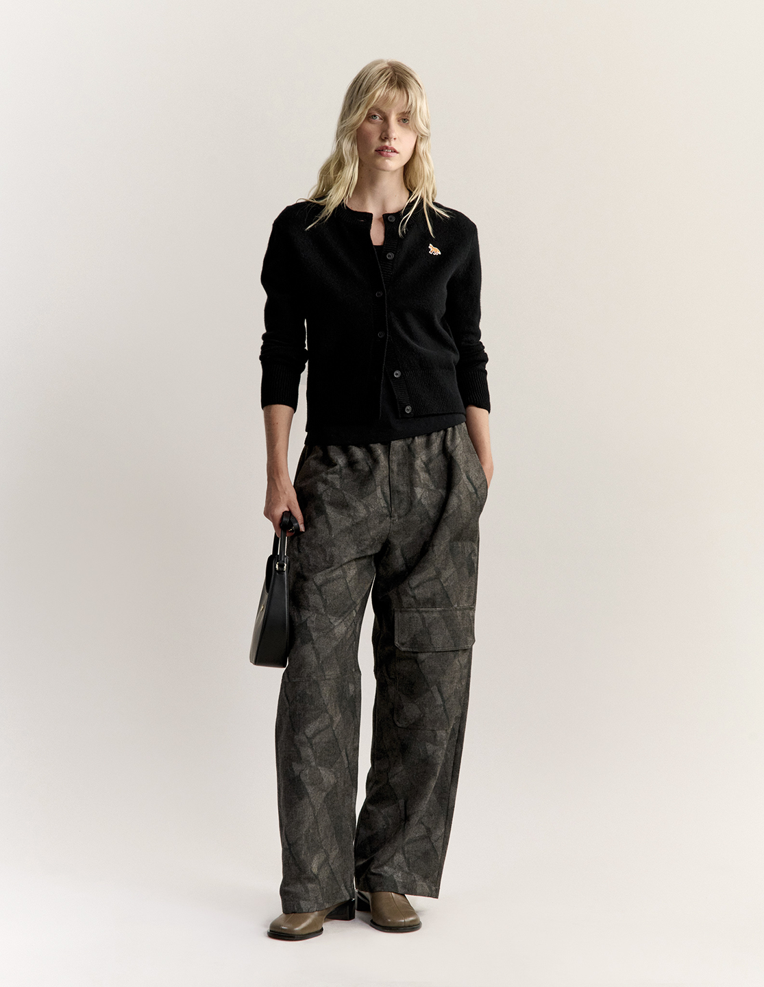 MKT1KNI22574WLW_Black_3.png