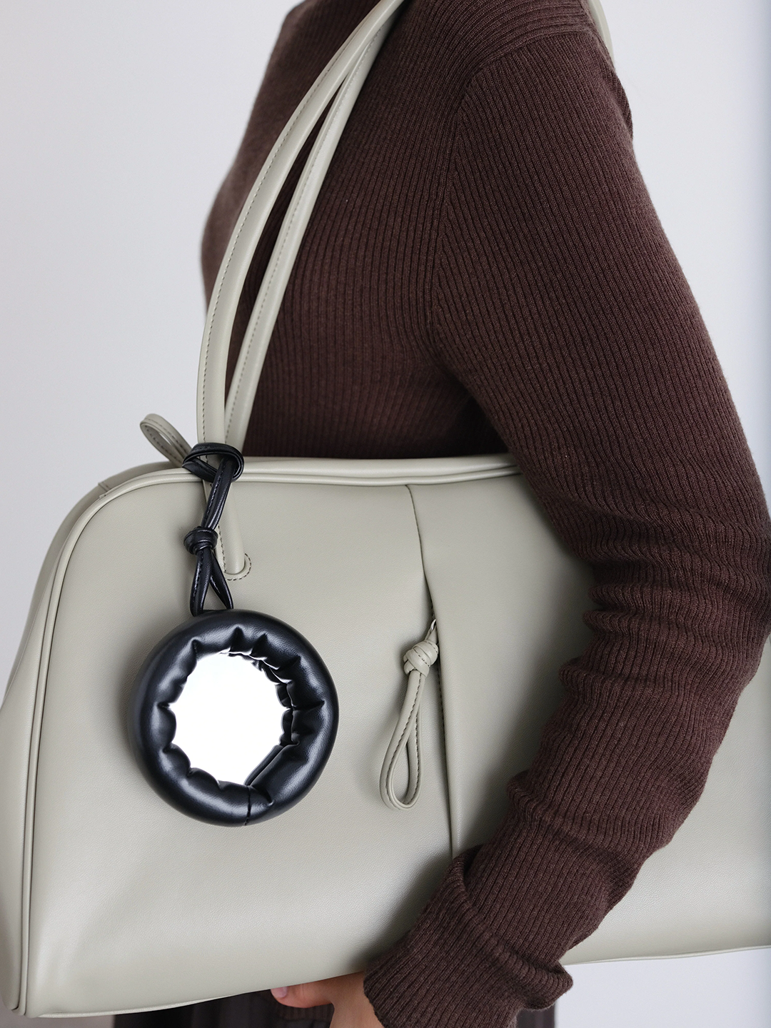 OLE3BAG23006FXW_Vegan+Leather+-+Black_1.png