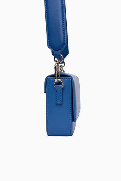OLM4SMG00019PHW_Blue_2.png