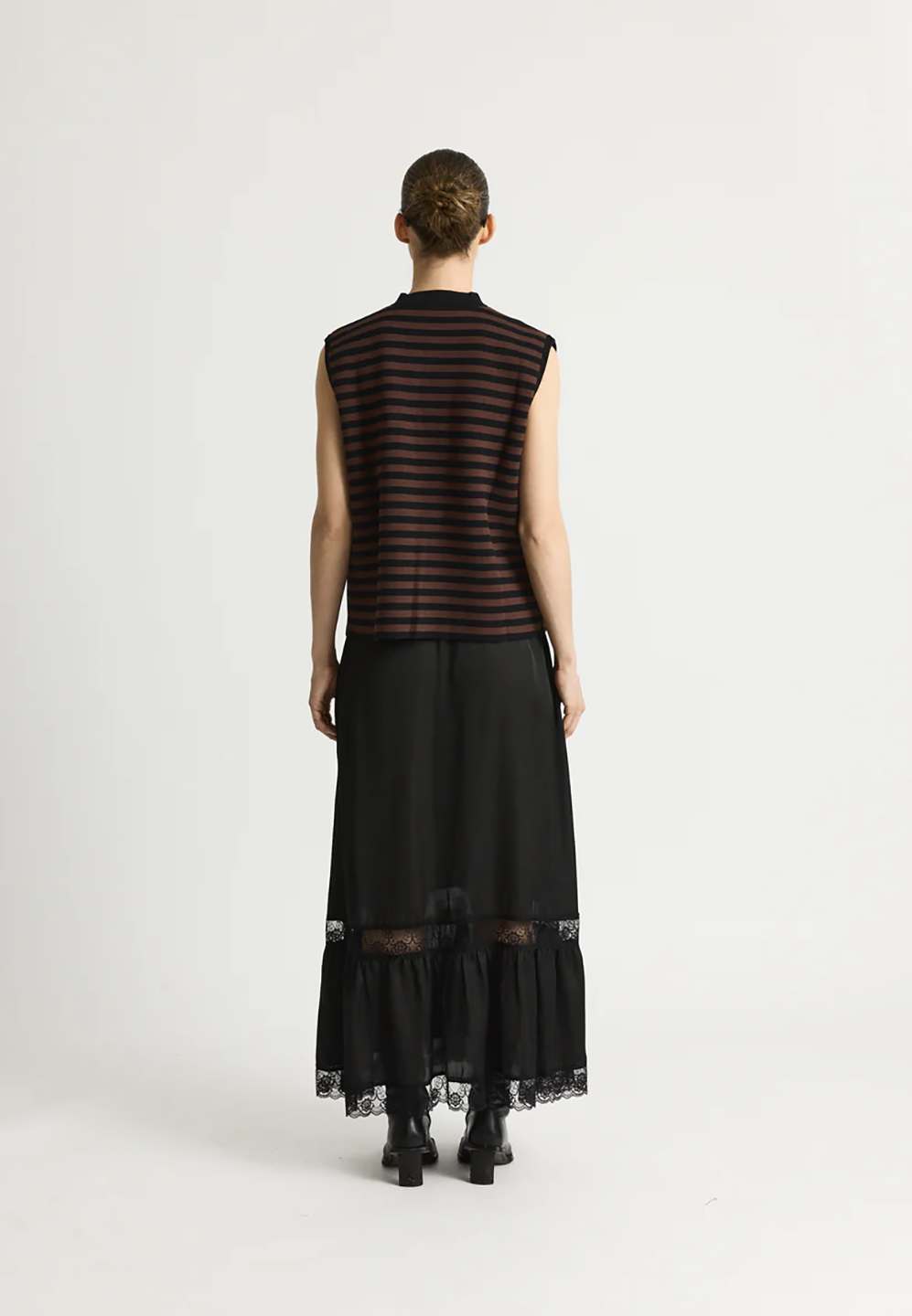 RES1KNI00014CTW_Black+Stripe_2.png