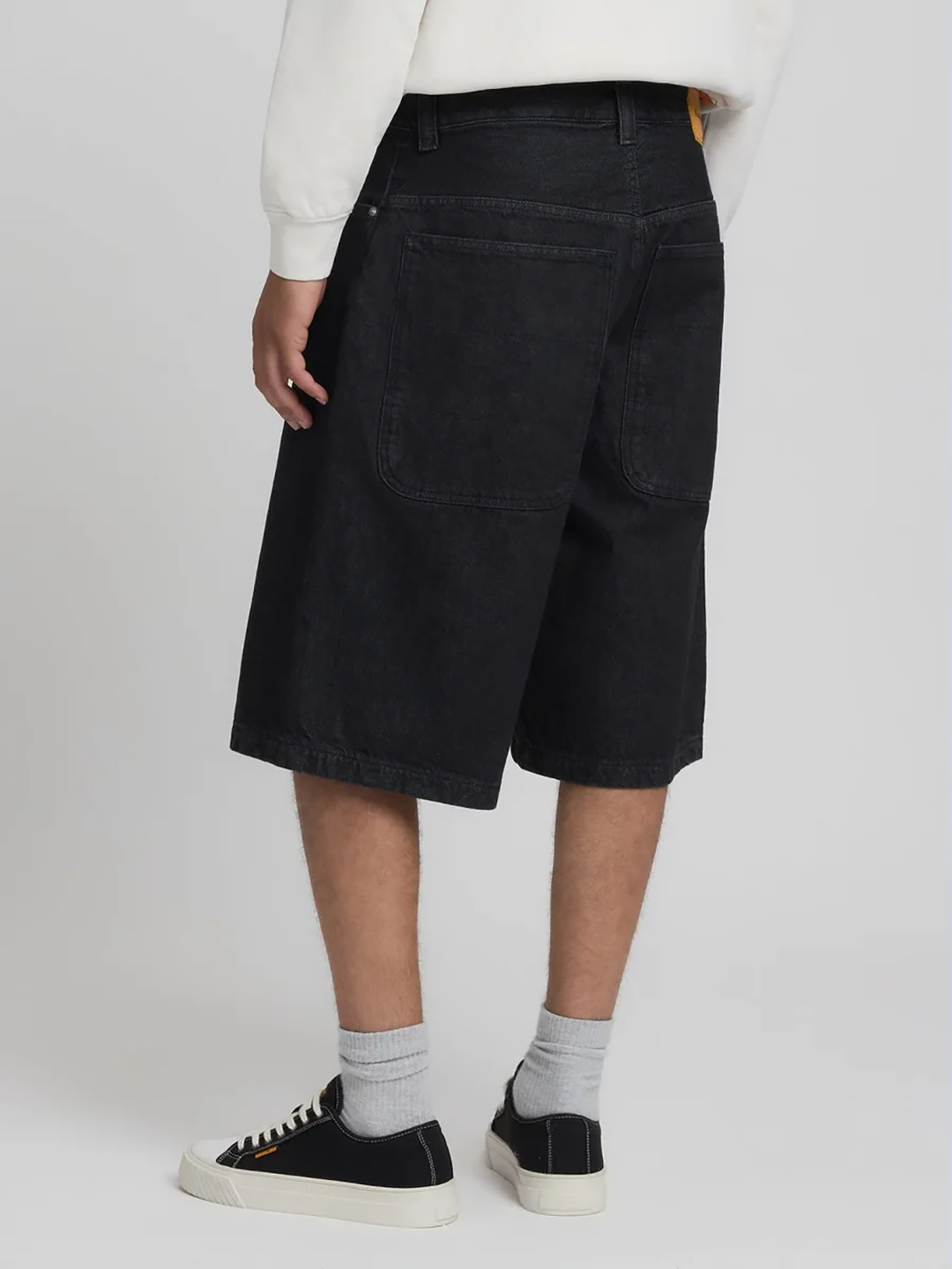 RPL1JEA00002CTM_BLACK+DELAV%C3%89_1.png