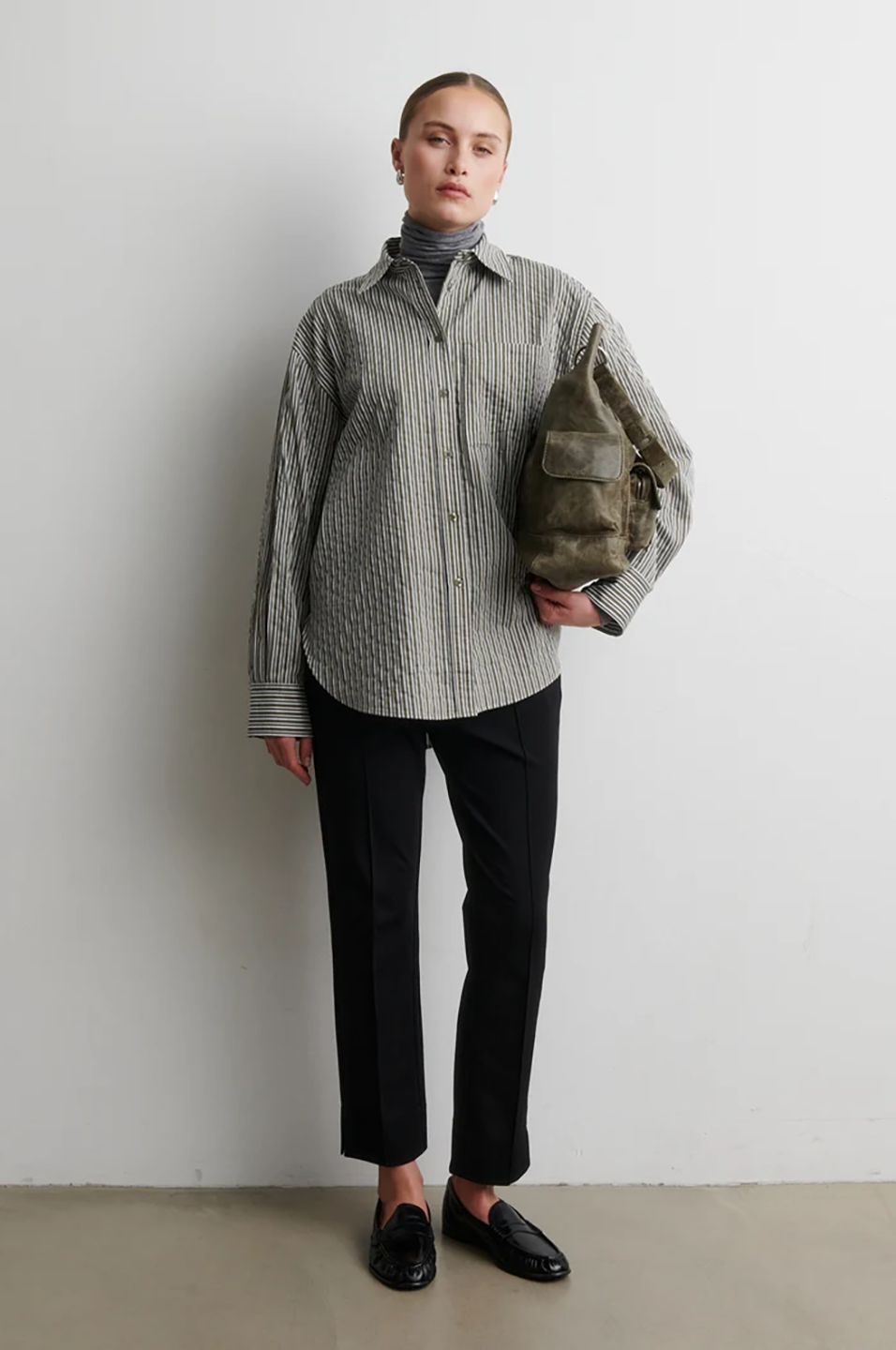 SFM1TOP10840CTW_BLACK+OLIVE_2.png