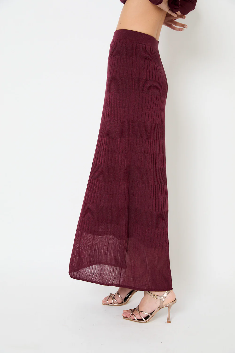 SLC1SKI00005VSW_Burgundy_1.png