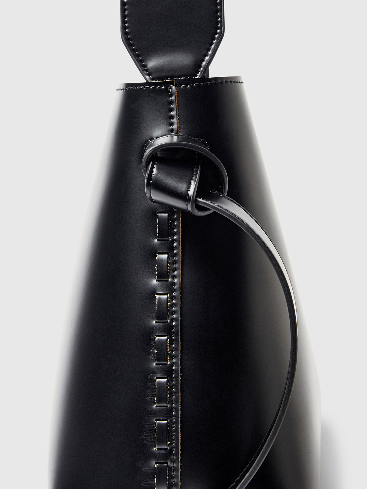 SLT3BAG00000LEW_Black_3.png