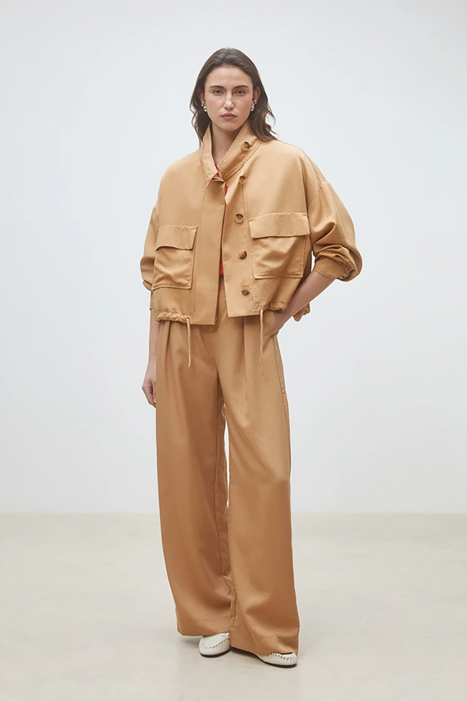 SNC1CJK00000LYW_15-CAMEL_1.png