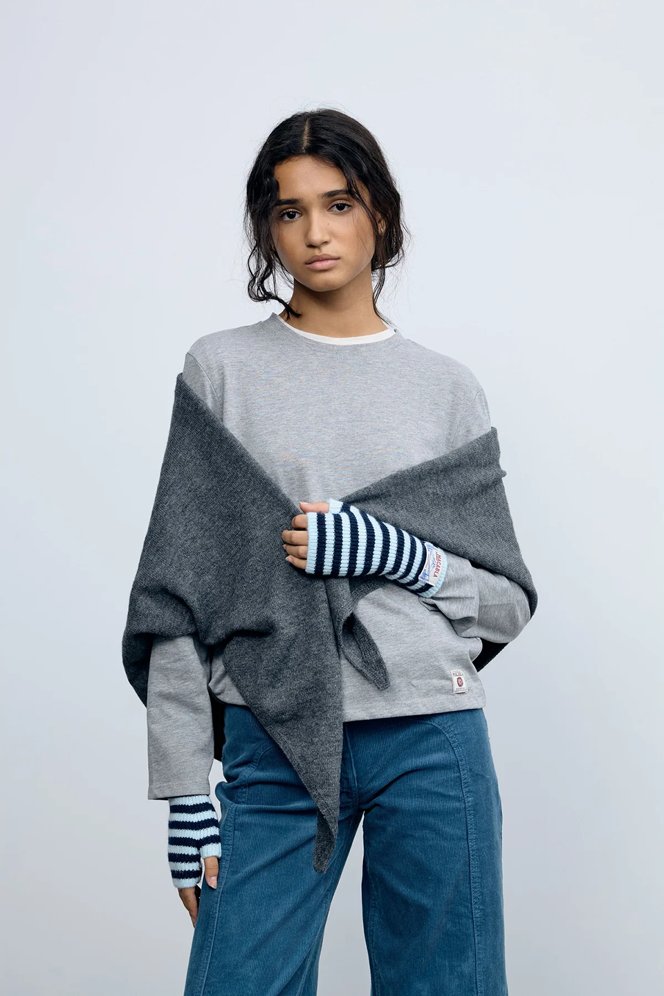 SSM4ACC29443PYW_GRIS_4.png