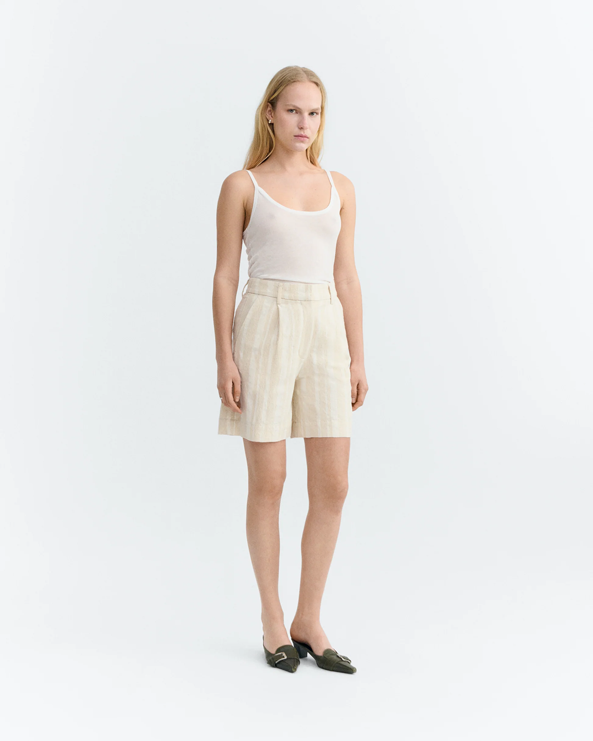 TKM1SHO12607OCW_Crudo_1.png