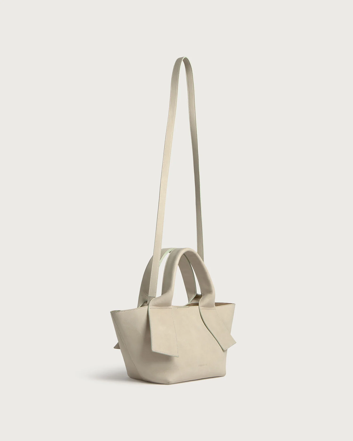 TKM3BAG00003LEW_Crudo_2.png