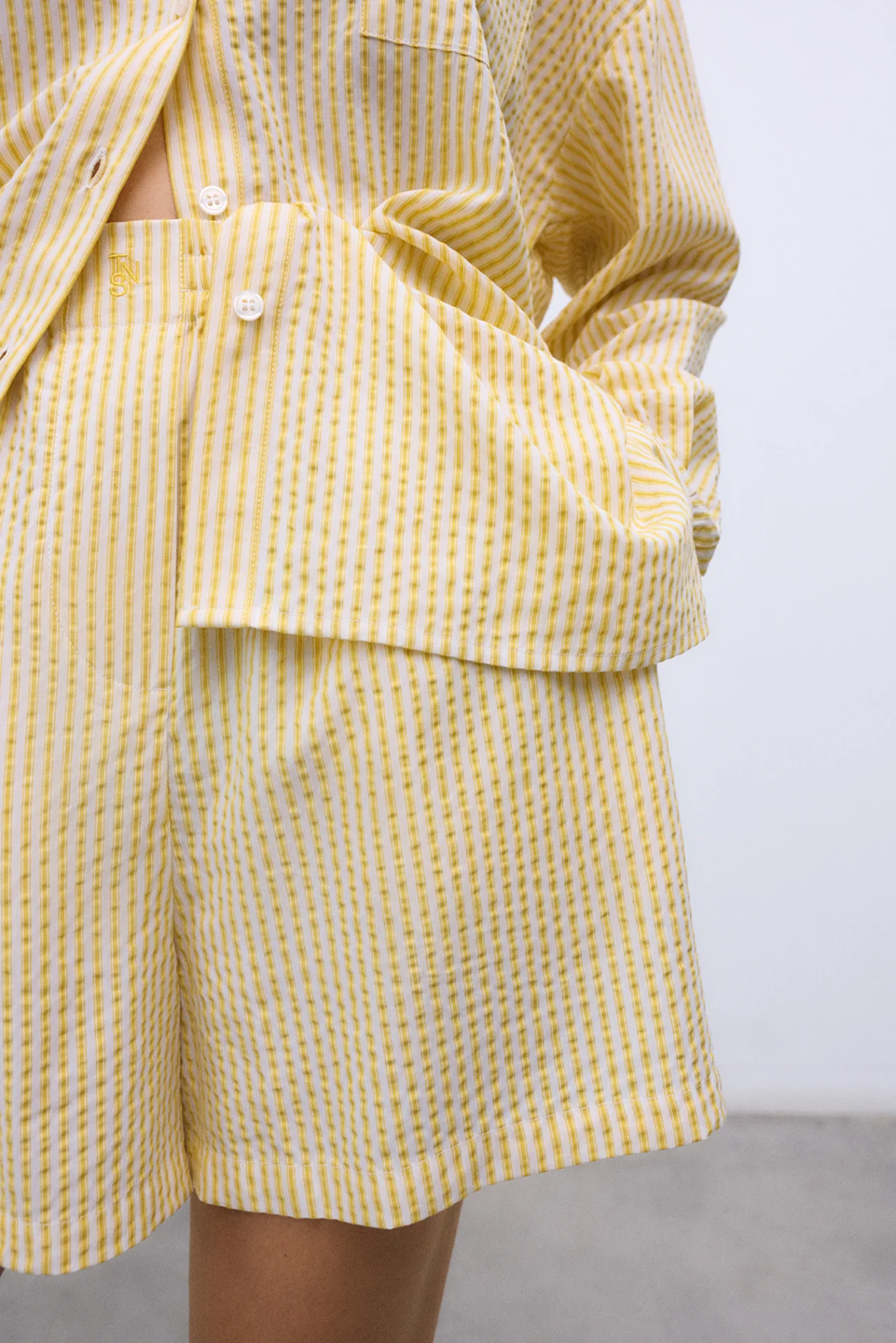 TNS1TOP00000TXW_Summer+Midnight+Stripes_2.png