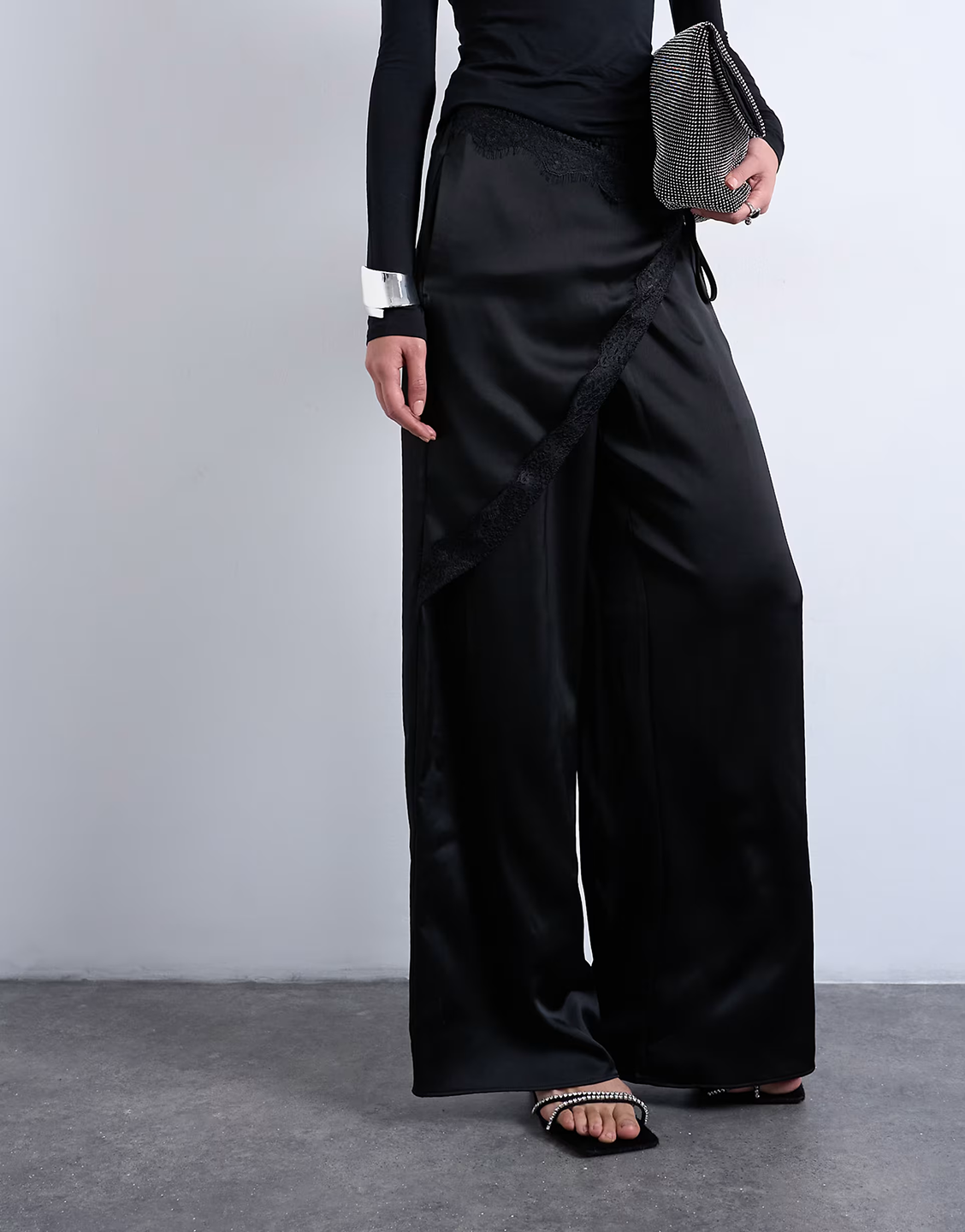 TPS1TRO21396PYW_Black_2.png