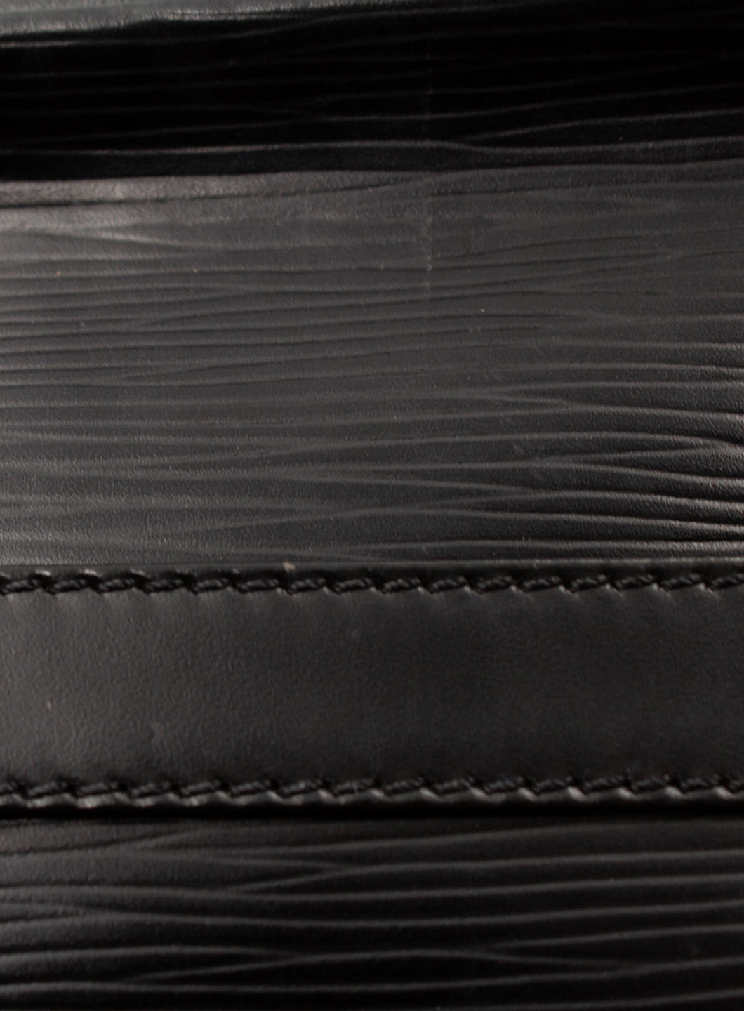 TVBBBCP00413LEW_Black_4.png