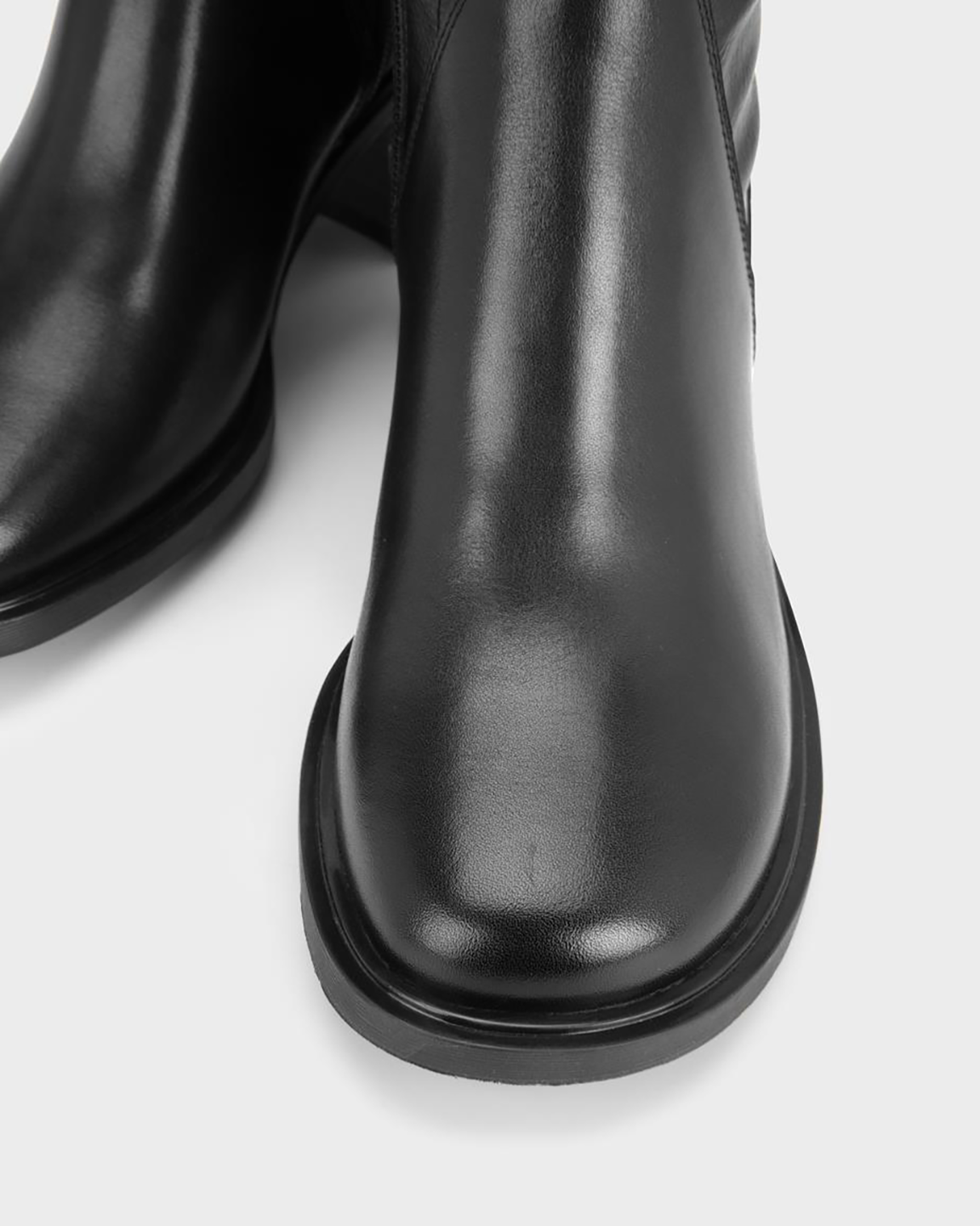 VAGCCAL16310LAW_Black_2.png