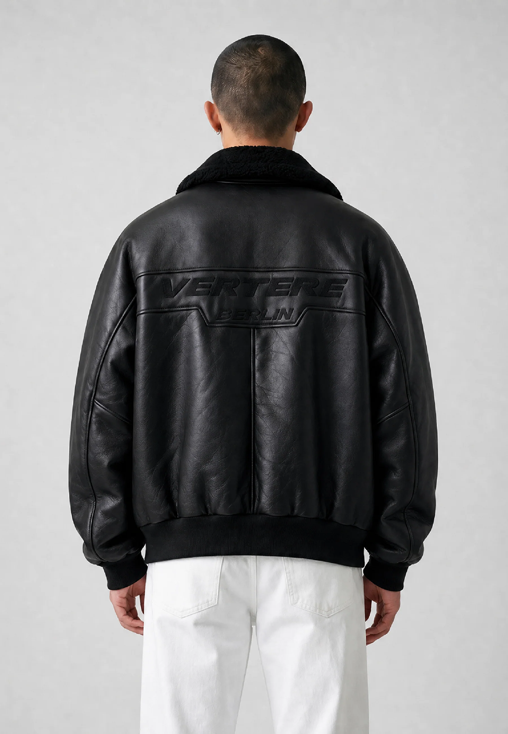 VRT1CJK19652PYM_Black_1.png