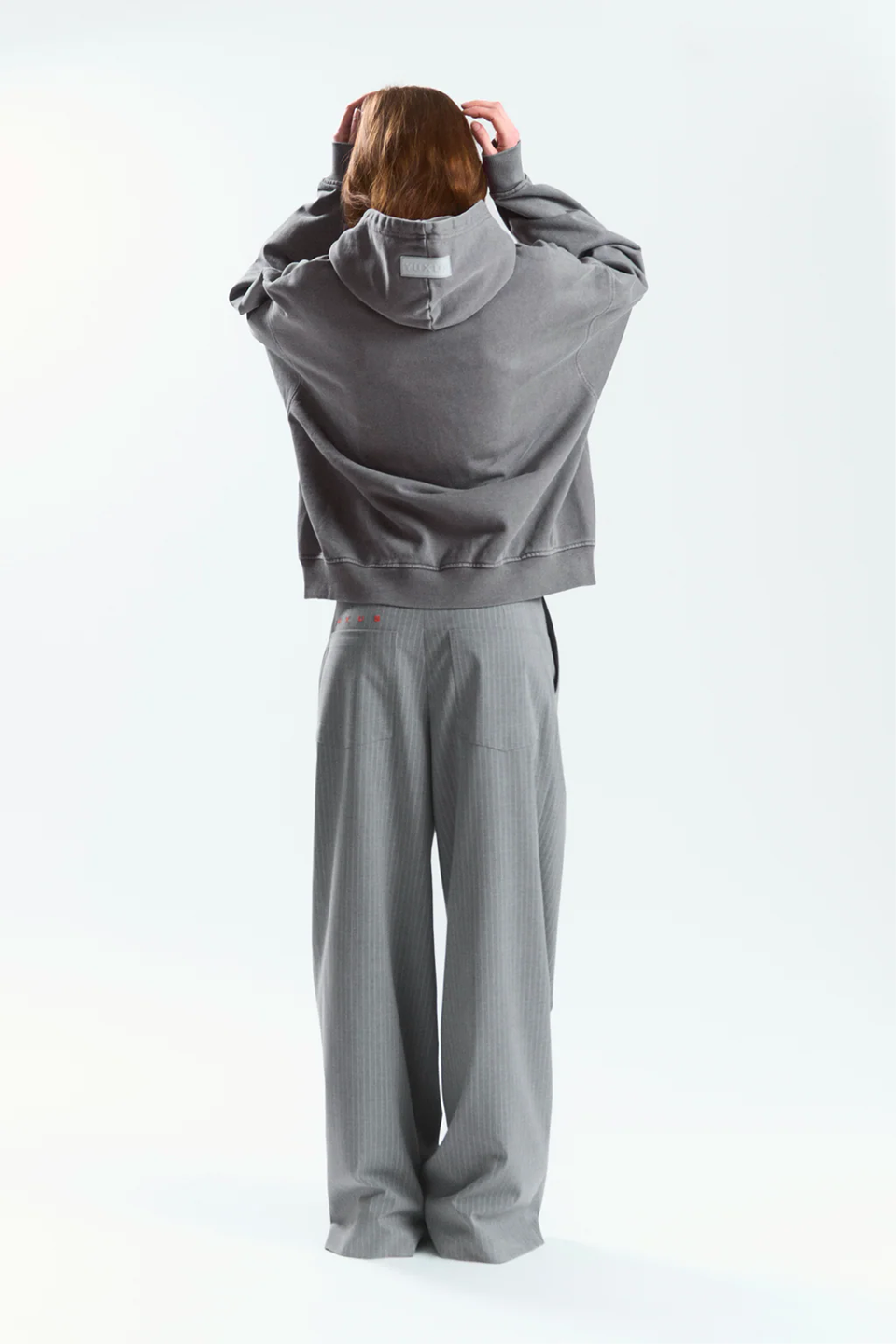 YUX1TRO10550PYM_gris+claro_1.png